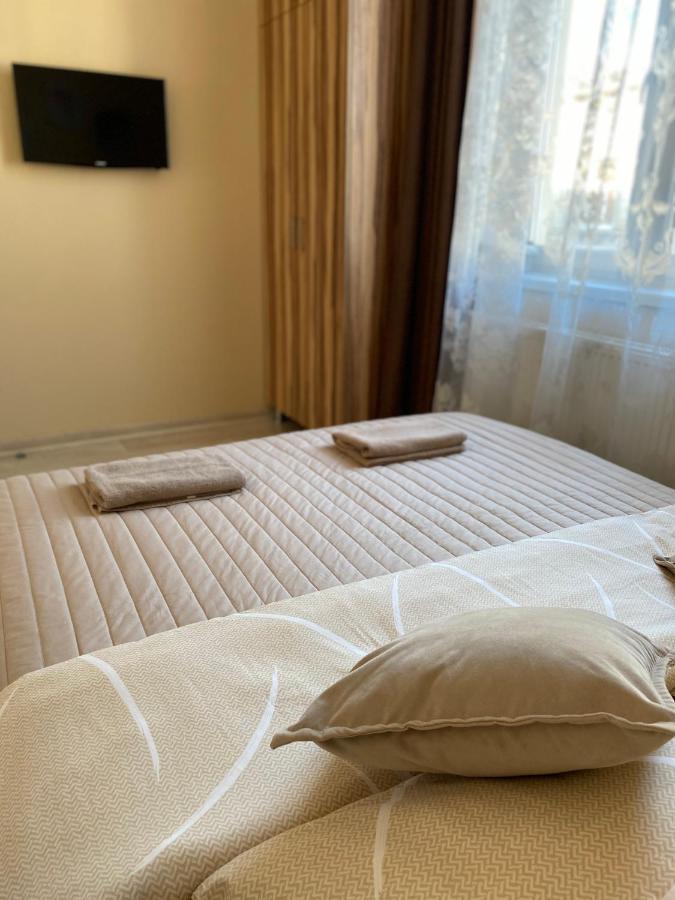 Opera House Apartment Lviv Ngoại thất bức ảnh